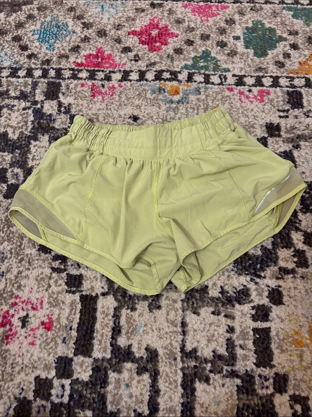 Women's Lululemon light yellow hotty hots